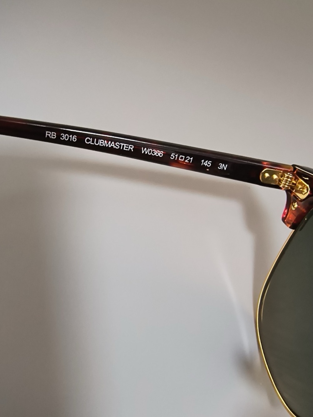 NWOT Ray-Ban RB3016 CLUBMASTER Women's Polished Tortoise Sunglasses - Picture 6 of 7